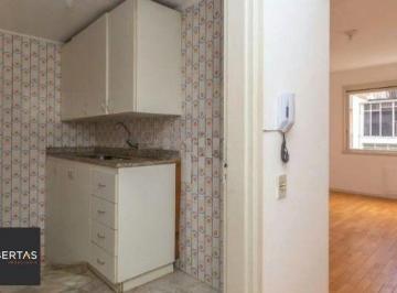 Apartamento · 41m² · 1 Quarto · Apartamento no Centro de 1 dormitório mobiliado e com terraço DESOCUPADO