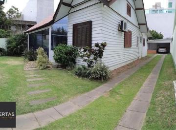 Casa · 90m² · 3 Quartos · 3 Vagas · Casa no Centro de Tramandai com pátio