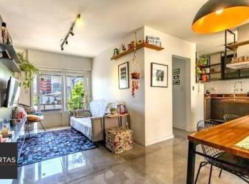 Apartamento · 65m² · 2 Quartos · Apartamento na Cidade Baixa de 1 dormitório e dependência REFORMADO