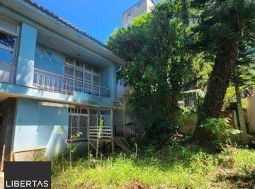 Casa · 200m² · 3 Quartos · 4 Vagas · Sobrado no bairro Petrópolis com 200m² e terreno com 733m²