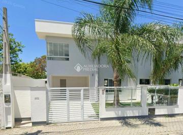 Casa · 149m² · 3 Quartos · 2 Vagas · Auxiliadora Predial aluga, casa no bairro Carianos, 3 dormitórios , sendo uma suíte