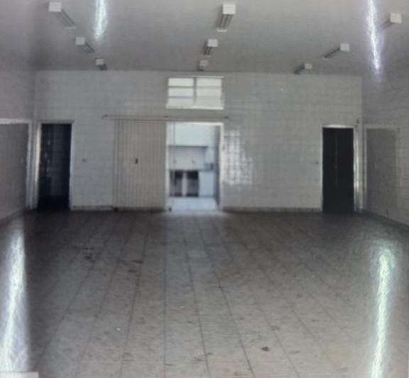 Foto do imóvel - Salão Comercial com 2 banheiros completos, 2 salas, área de serviço coberta, com portas e.