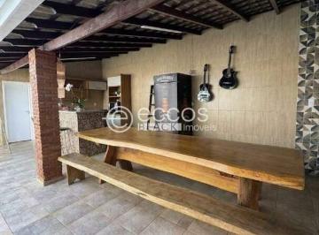 Casa · 211m² · 4 Quartos · 3 Vagas · Casa para aluguel, 4 quartos, 3 suítes, 3 vagas, Tubalina - Uberlândia/MG