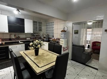 Casa · 138m² · 3 Quartos · 2 Vagas · Sobrado à Venda com 3 Dormitórios e Quintal no Cidade São Jorge em Santo André