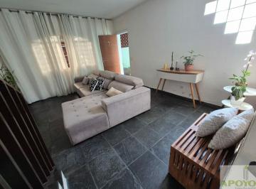 Casa · 216m² · 3 Quartos · 2 Vagas · Excelente oportunidade