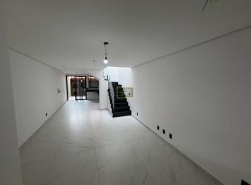 Casa · 147m² · 3 Quartos · 2 Vagas · Sobrado com 147 metros de área costruída, na regão de Interlagos