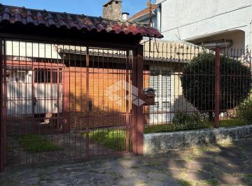 Casa · 200m² · 3 Quartos · 2 Vagas · CASA COM TRÊS DORMITÓRIOS - 200M2 COM PISCINA