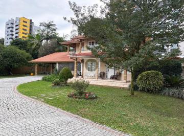 Casa · 300m² · 3 Quartos · 4 Vagas · Casa Ampla em Terreno de 870 m² no Anita Garibaldi – Joinville/SC
