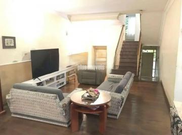 Casa · 387m² · 5 Quartos · 4 Vagas · Casa ampla com 387m², localizada na Vila Nova Caledônia,
