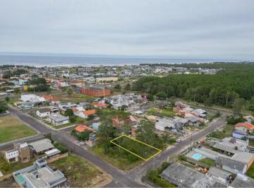Terreno · 300m² · Terreno Imperdível em Capão da Canoa, Bairro Capão Novo Village, com 300m²