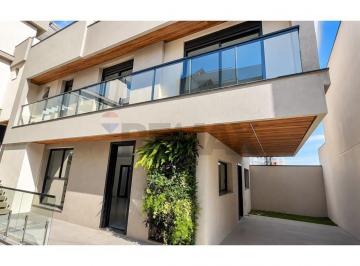 Casa · 257m² · 3 Quartos · 2 Vagas · Casa em Condomínio de Alto Padrão com 3 Suítes e 256,99m² no Seminário