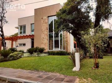 3dfff4d7c47cc499319b79c2afaae2e21fd50e4e · Casa em Condomínio Mobiliada com 3 suítes