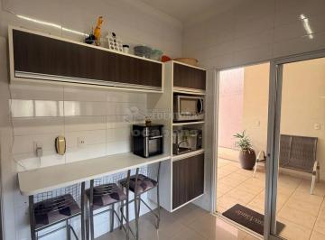 Casa · 402m² · 3 Quartos · 4 Vagas · Casa a venda no Parque São Miguel com 03 quartos, sendo 01 suíte com closet, armários, área de servi