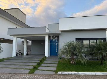 da6d2f8e-e19d-43f2-af18-487613df0da6-17824179892713.jpg · Casa em condomínio fechado no Campeche com suíte, escritório, jacuzzi, quintal privativo e excelente