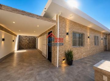 h6kjcyo2ytazn2y2odqwotc3_md · Locação  Casa Ampla com 3 Dormitórios e Quintal - Ocean , PRAIA GRANDE – SP