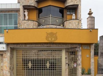 Casa · 300m² · 3 Quartos · 5 Vagas · Sobrado para venda em Chácara Inglesa com 3 quartos, sendo 3 suítes, 300m²