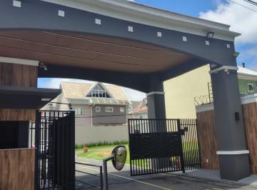 Casa de 2 quartos, Curitiba · Sobrado no Cachoeira com suíte, 2 vagas e portaria 24h na Rua Frederico Stella