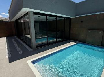 Casa · 360m² · 2 Quartos · 6 Vagas · Casa Alto Padrão em Curitiba com Piscina Aquecida, 3 Quartos e 360m²: Porteira Fechada