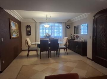 Casa · 407m² · 3 Vagas · R$ 2.300.000 | Residência Exclusiva em Santa Felicidade com 407m², 3 Suítes e Gourmet.
