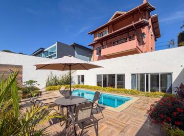 Casa · 440m² · 5 Quartos · 5 Vagas · Casa com 5 quartos em condomínio na Várzea, Teresópolis.