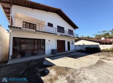 Casa · 223m² · 4 Quartos · 2 Vagas · Imóvel para alugar residencial ou comercial na Rua Johann Ohf em Blumenau, com 4 dormitórios sendo 1