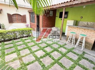 18fd3593e23641205c091353fe91adbd7505e0a5 · Casa térrea com 2 suítes, quintal com churrasqueira e 3 vagas cobertas a poucos metros da Estação Jo