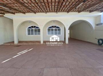 Garagem · QE 30 CONJ. F - GUARÁ II - Casa espaçosa para locação, com três quartos sendo uma suíte e dois banhe