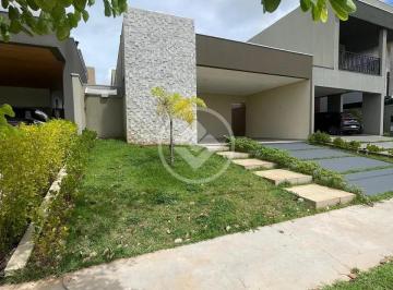 Casa · 145m² · 3 Quartos · 2 Vagas · #Aluga-se casa em condomínio fechado com 03 quartos sendo 02 suítes , semi mobiliada  e energia sola