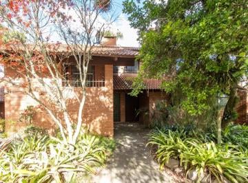 Casa · 261m² · 4 Quartos · 5 Vagas · Casa com amplo terreno e grande área verde à venda no Jardim Isabel