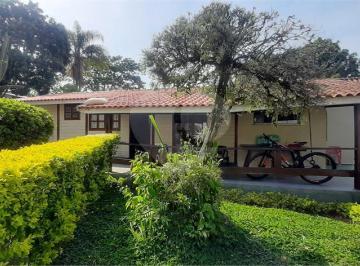 Casa · 217m² · 3 Quartos · 6 Vagas · Casa térrea com 3 quartos à venda em Capoavinha - SP