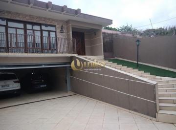 Casa · 280m² · 3 Quartos · 4 Vagas · Residência mobiliada no bairro Parolin
