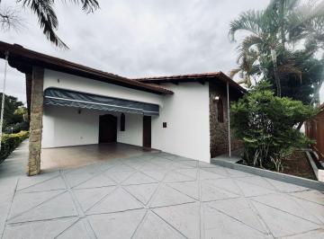 Casa de 4 quartos, Brasília · Alugo casa Térrea no coração do Lago norte