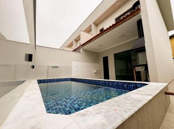 Casa de 2 quartos, Itanhaém · Casa à venda em Itanhaém - 76 m², à 1 minuto da praia, com 2 suítes, piscina e churrasqueira