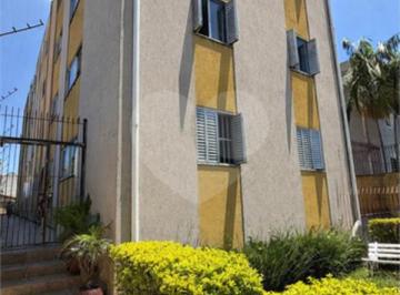 Apartamento de 3 quartos, Curitiba · Apartamento térreo com 3 quartos e 1 vaga no Portão