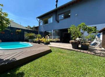 Casa · 305m² · 5 Quartos · 2 Vagas · Seu Novo Lar de Alto Padrão no Centro de Viamão