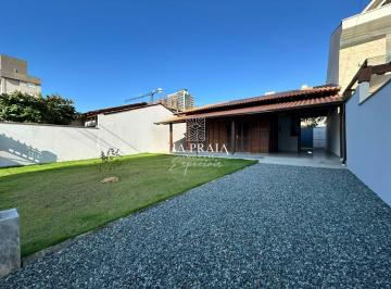 Foto 01 · Casa à venda em Balneário Piçarras-SC, apenas 300 metros da praia.