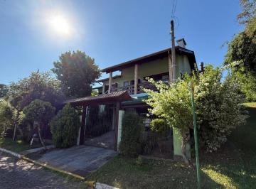 Casa · 840m² · 3 Quartos · 2 Vagas · Imóvel com hidromassagem e jardim em Condomínio Cantegril, Viamão - São Lucas