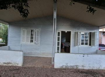 Casa · 100m² · 3 Quartos · 3 Vagas · Casa com amplo pátio e excelente espaço no bairro Mendanha!