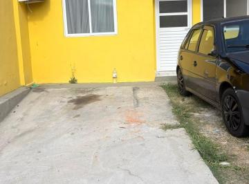 Casa · 2 Quartos · 1 Vaga · Sobrado a venda no Centro de Viamão com quintal