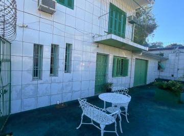 Casa · 6 Quartos · 2 Vagas · ÓTIMA OPORTUNIDADE – DUAS CASAS NO MESMO PÁTIO!