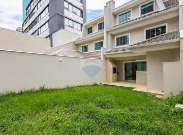 Photo 1 · Sobrado Triplex no Água Verde: 5 Quartos, Suíte e Elevador – 245m²