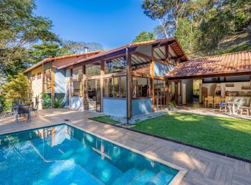 Casa · 400m² · 3 Quartos · 4 Vagas · Casa com 3 quartos em Itaipava, Petrópolis