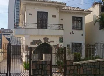 1948a4e098efa98b8d4605830e8cb859.jpg · MOINHOS IMOBILIARIA vende excelente casa com estacionamento próx. Shopping Praia de Belas e polo da 