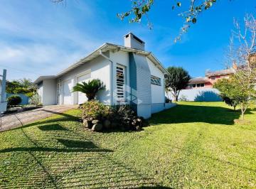 Casa · 221m² · 3 Quartos · 2 Vagas · Casa Semi mobiliada com Ambientes Funcionais e Excelente pátio à venda no bairro