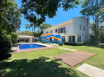 Casa · 541m² · 4 Quartos · 6 Vagas · Cond Forest Hills - 4sts, impecável. Gourmet, piscina, ateliê, hóspedes!