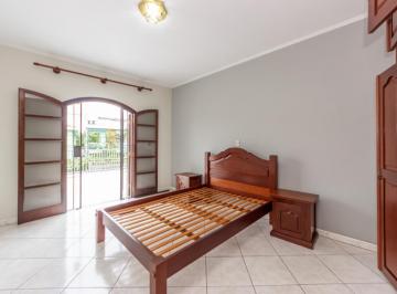 f07173b9-2636-48aa-8463-a355b1dac92f · Confortável casa para venda em Jardim Marisa com 3 quartos, sendo 1 suíte, 142m²