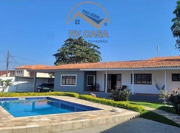 Casa · 327m² · 4 Quartos · 4 Vagas · Casarão com 327m², 4 suítes, com piscina a 300m da Praia !