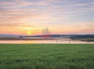 O equilíbrio perfeito entre terra produtiva e recursos hídricos estratégicos no entardecer de Avaré. · Fazenda em Avaré SP | 856 Alqueires de Alta Produção