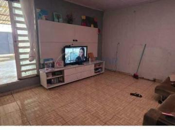 Casa · 200m² · 3 Quartos · 4 Vagas · Casa À Venda com 3 Quartos na QE 40 - Guará II