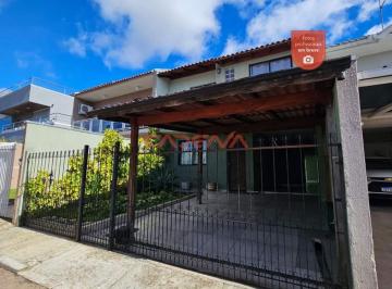 Casa · 110m² · 4 Quartos · 1 Vaga · Sobrado com 4 quartos e 1 vaga para aluguel no Santa Felicidade